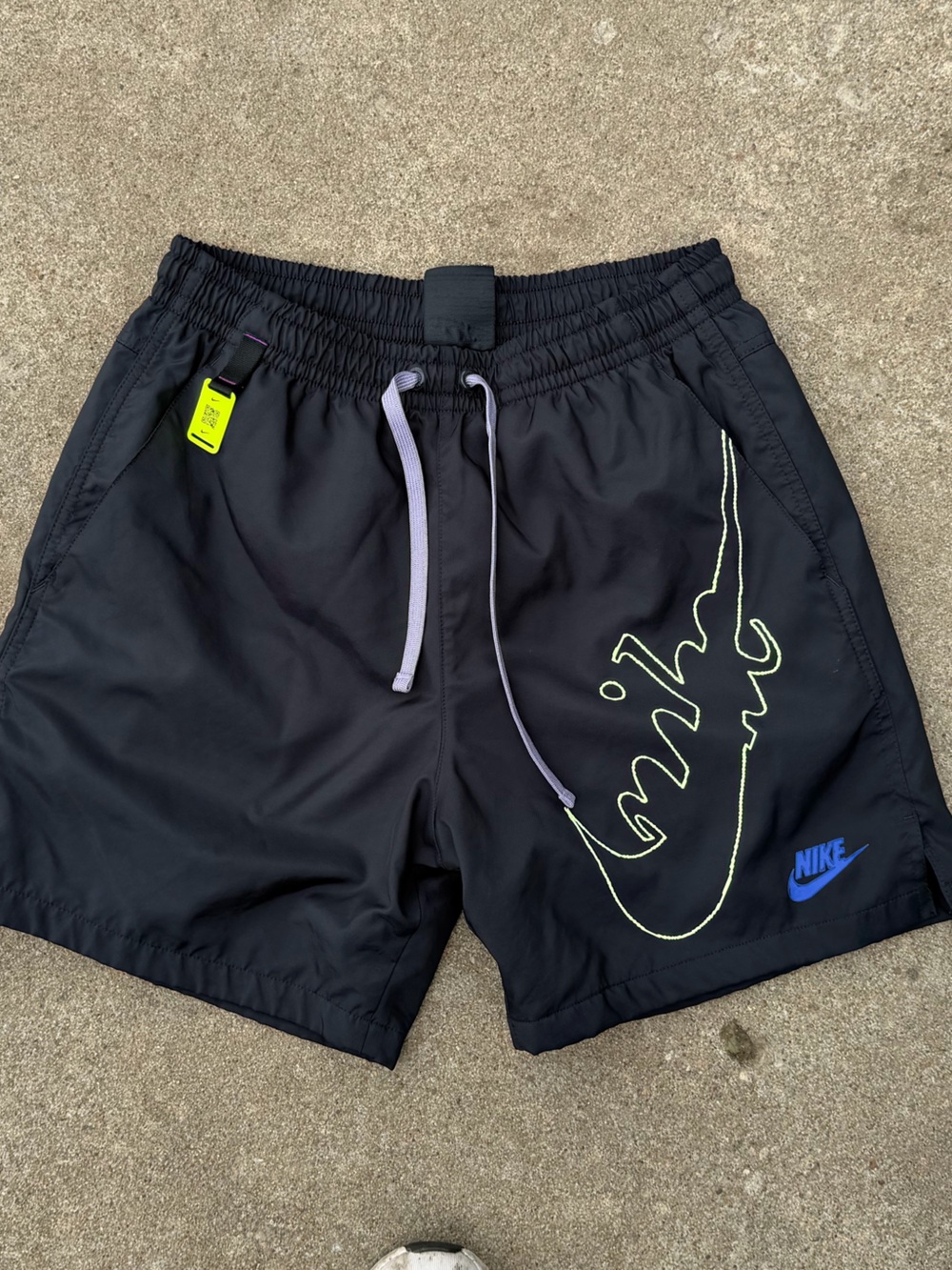 Black nike sportswear festival flow woven shorts. Men’s small